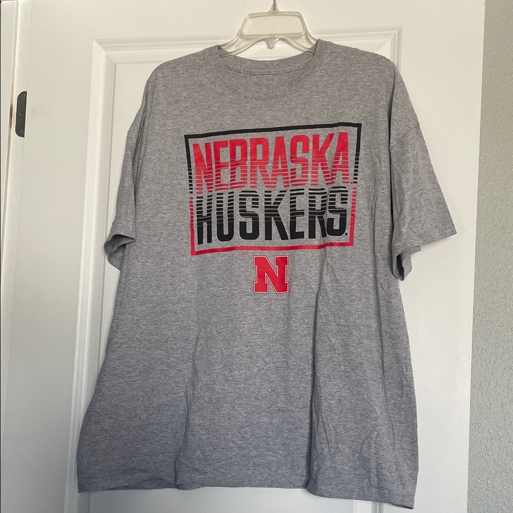 Nebraska Huskers Men's Gray T-Shirt 2XL NWOT